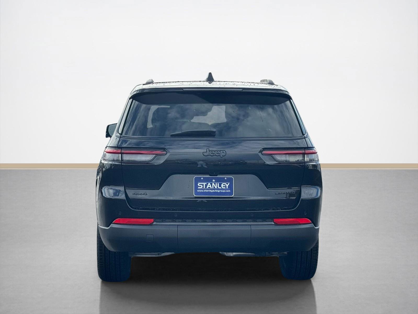 New 2025 Jeep Grand Cherokee L Limited w/ Black Appearance Package image 6