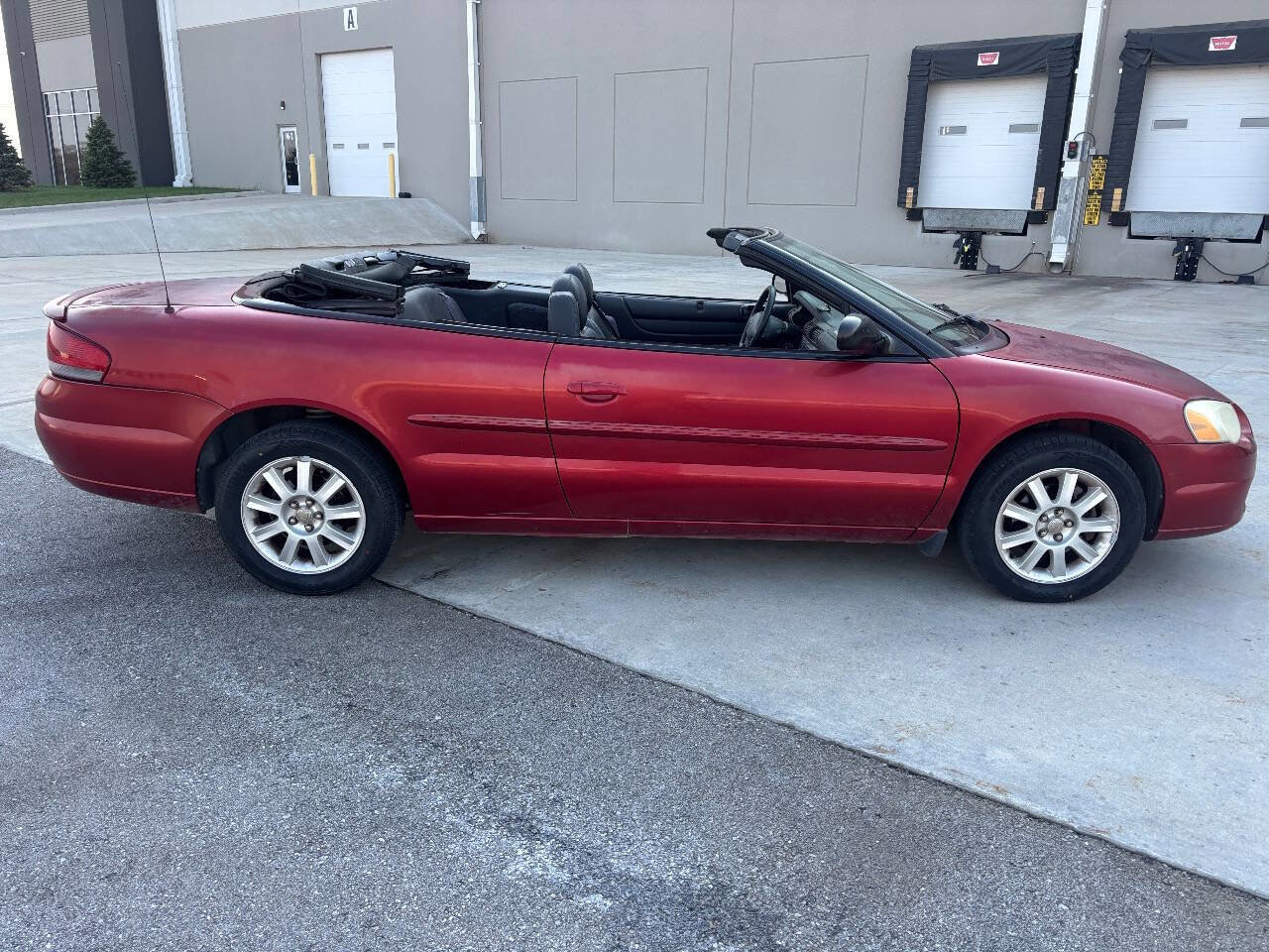 Used 2004 Chrysler Sebring GTC image 6