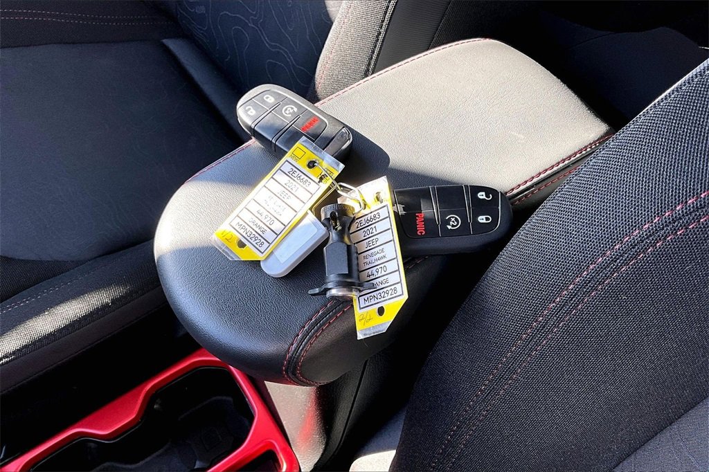 Used 2021 Jeep Renegade Trailhawk image 11