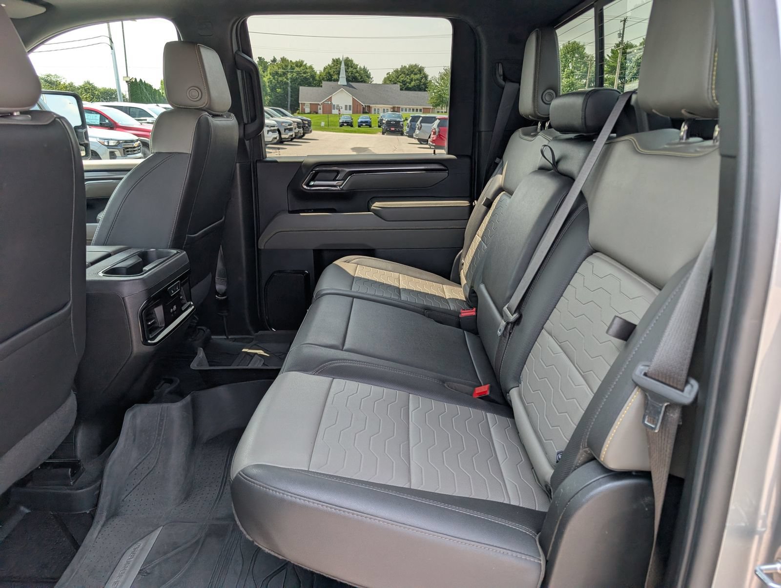 Used 2024 Chevrolet Silverado 2500 ZR2 w/ Technology Package AWD/4WD image 16