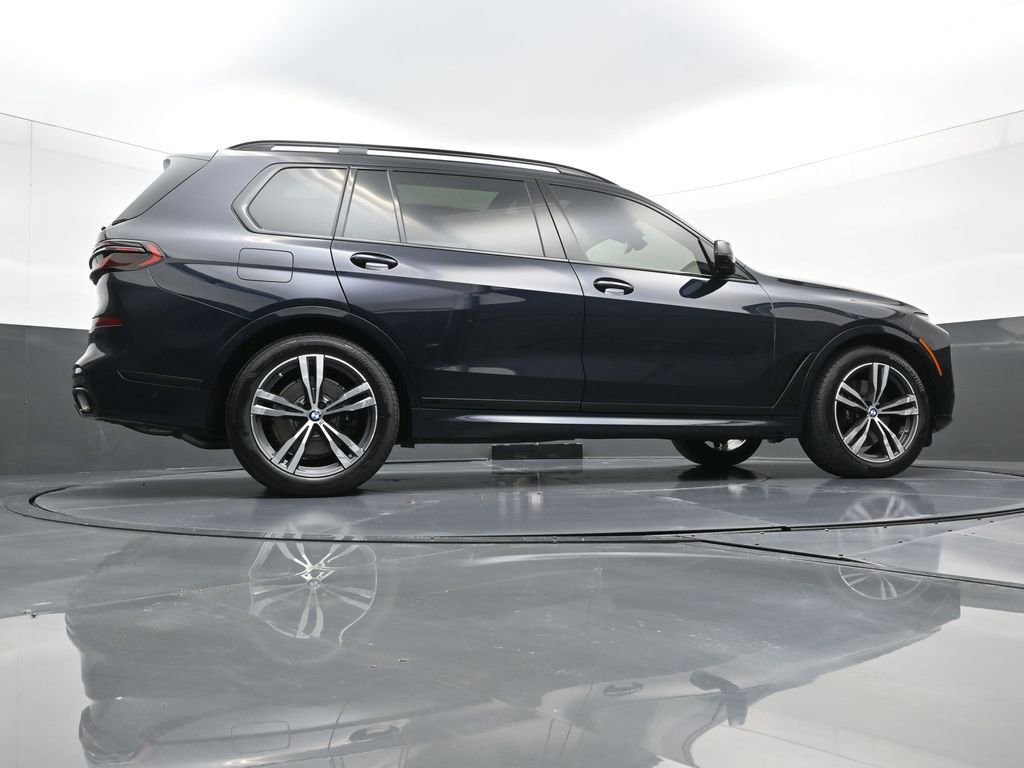 Used 2024 BMW X7 xDrive40i w/ Executive Package image 32
