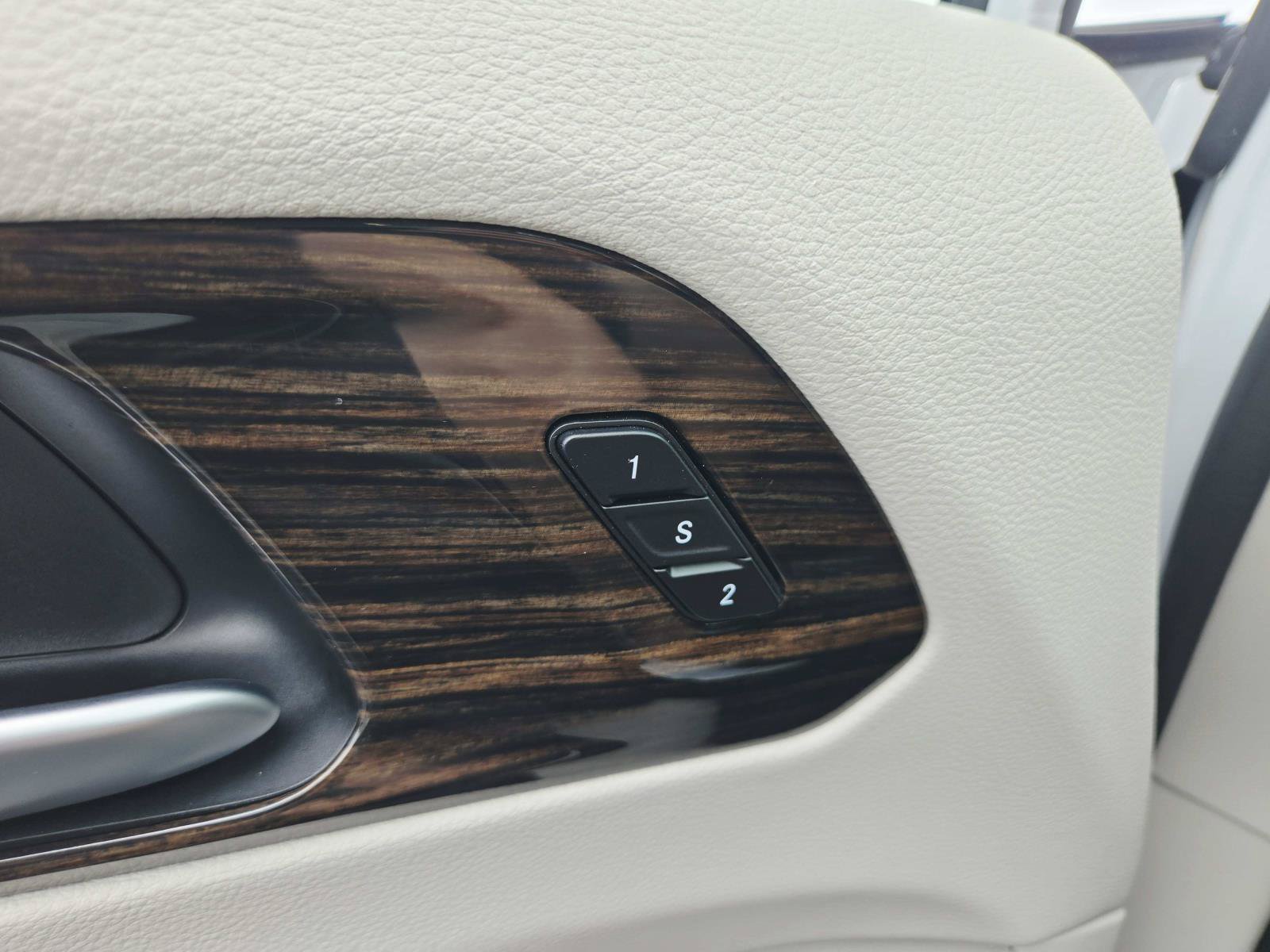 Used 2024 Chrysler Pacifica Limited FWD image 39