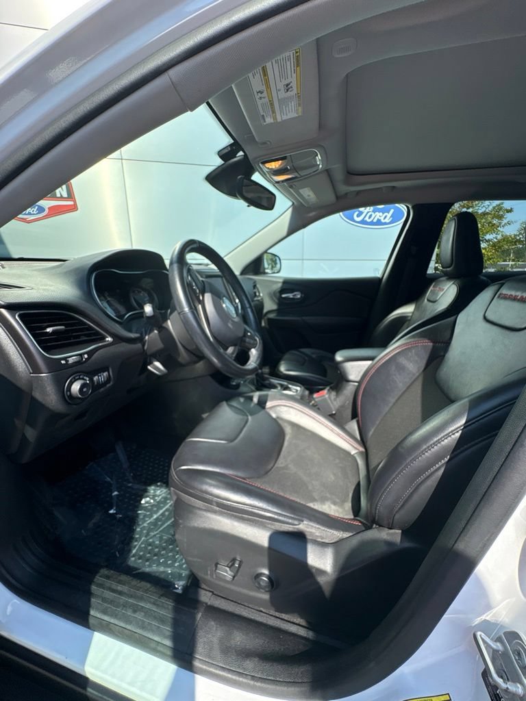 Used 2021 Jeep Cherokee Trailhawk w/ Sun, Sound & Nav Group AWD/4WD image 12