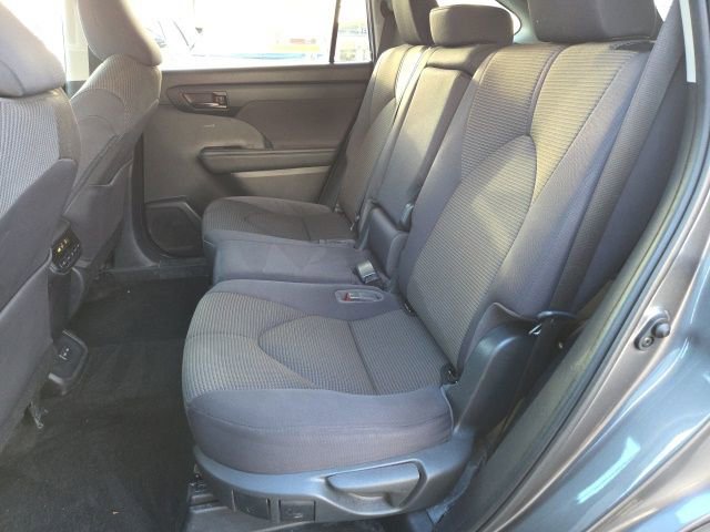 Used 2023 Toyota Highlander L image 11
