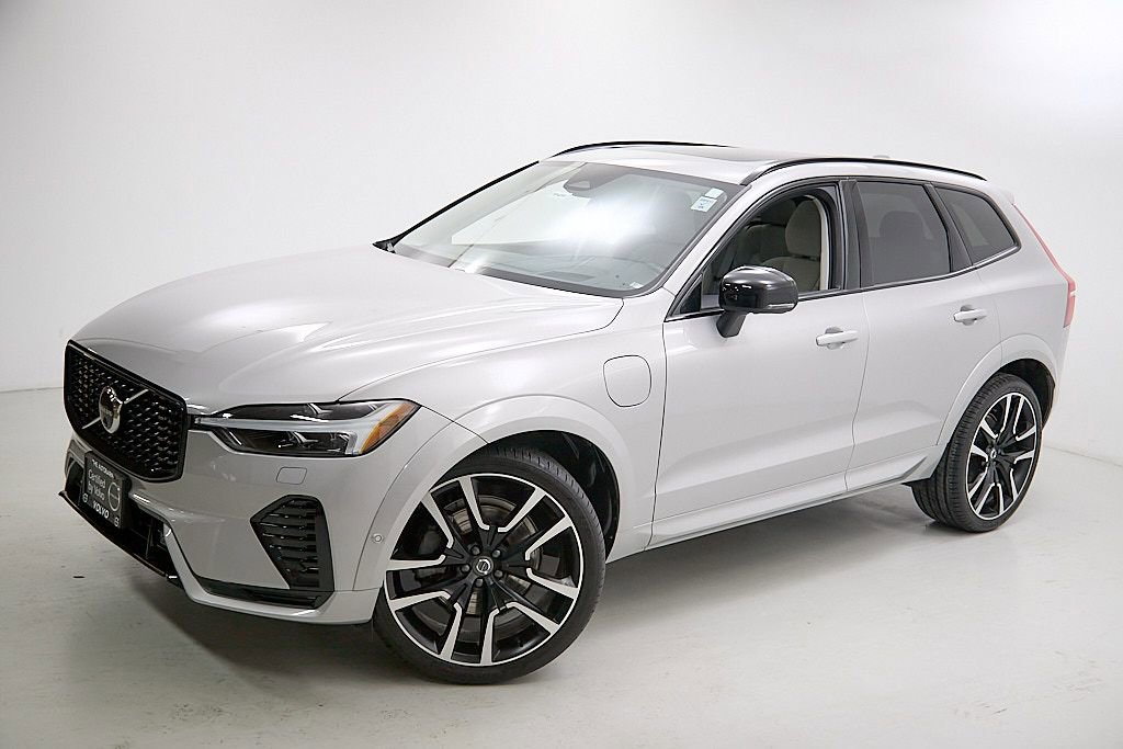 Certified 2024 Volvo XC60 T8 Ultimate w/ Protection Package Premier image 3