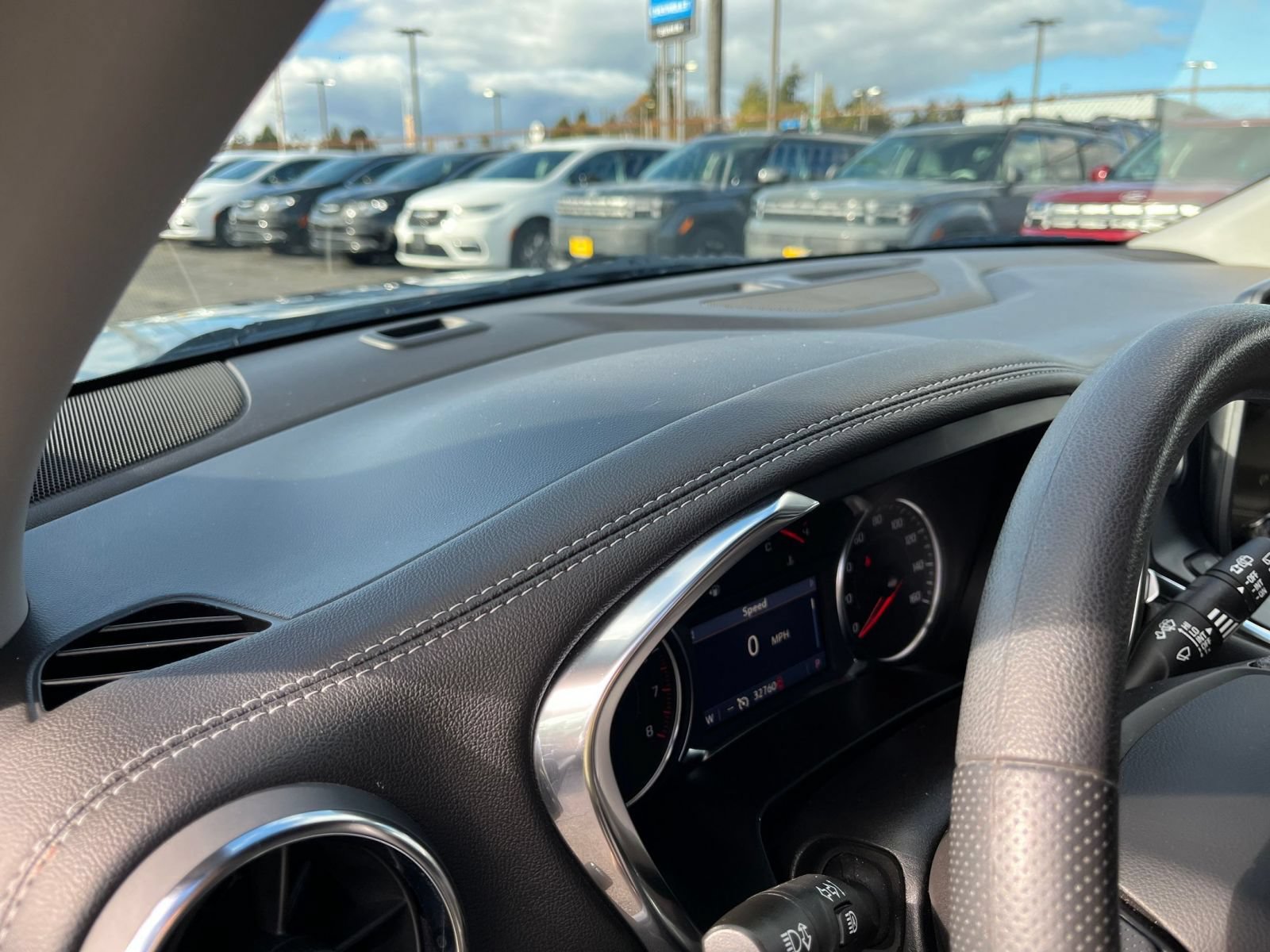 Used 2025 Chevrolet Blazer LT FWD image 34