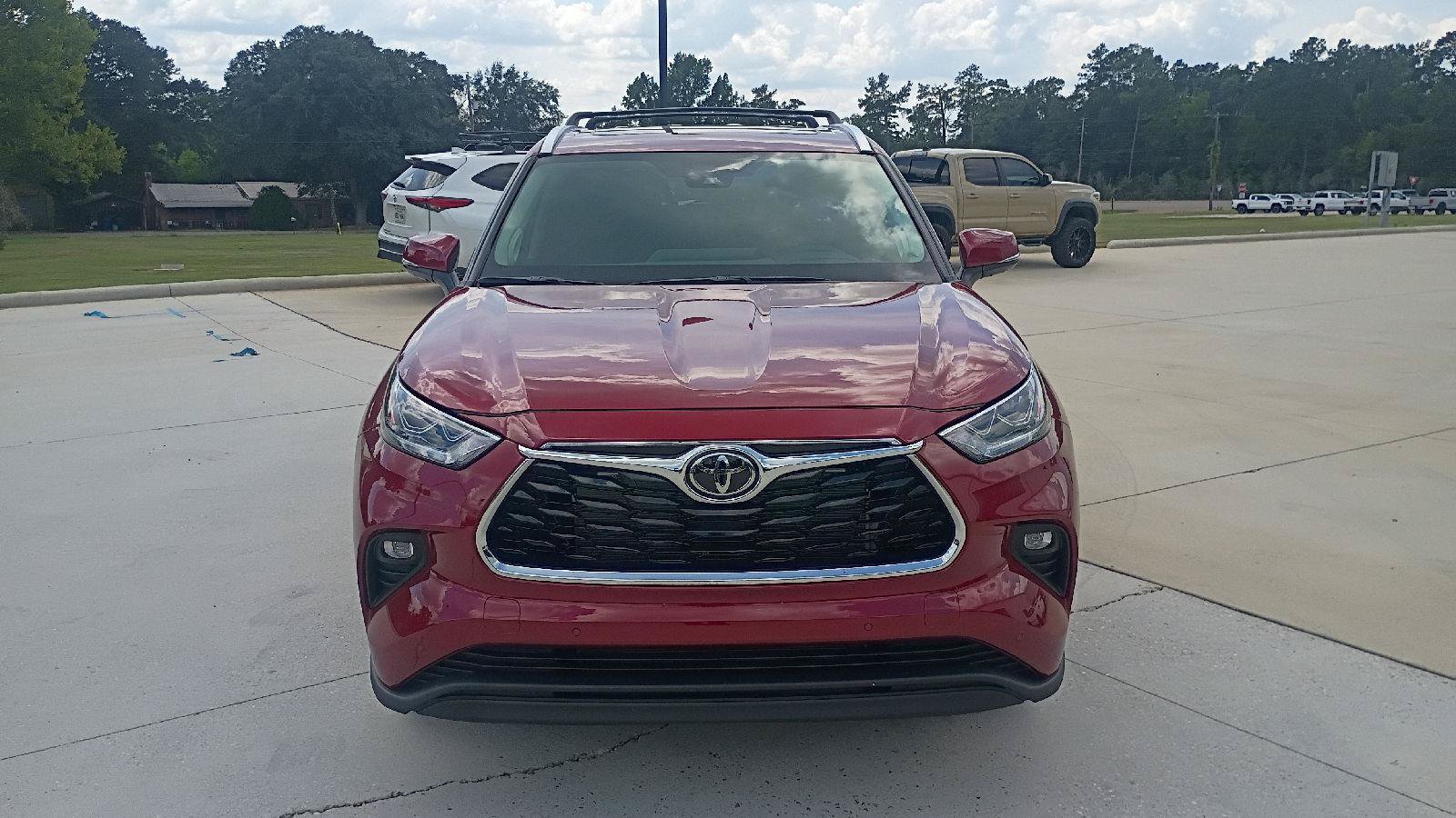 New 2026 Toyota Highlander Limited AWD/4WD image 2