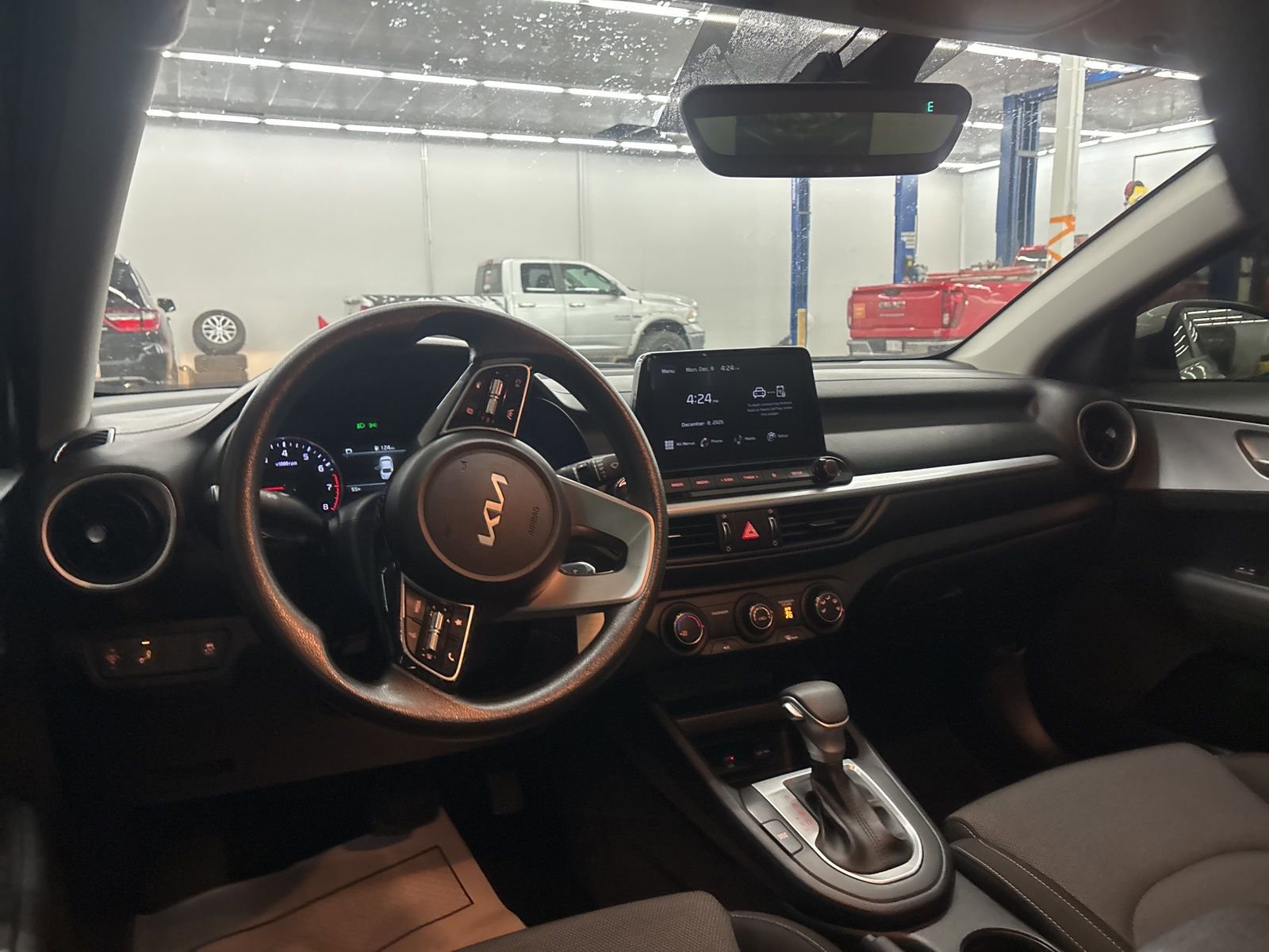 Used 2023 Kia Forte LXS w/ LXS Technology Package image 9