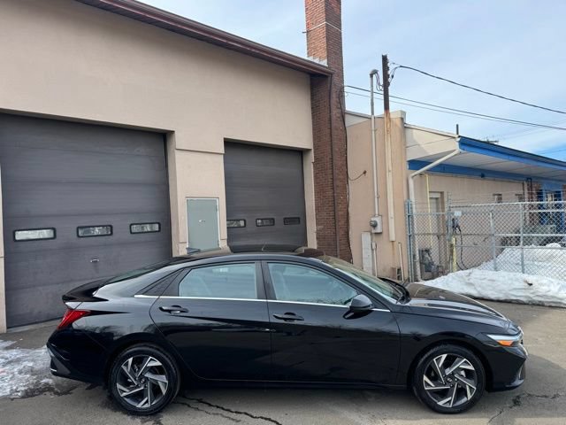 Used 2024 Hyundai Elantra SEL w/ Convenience Package FWD image 12