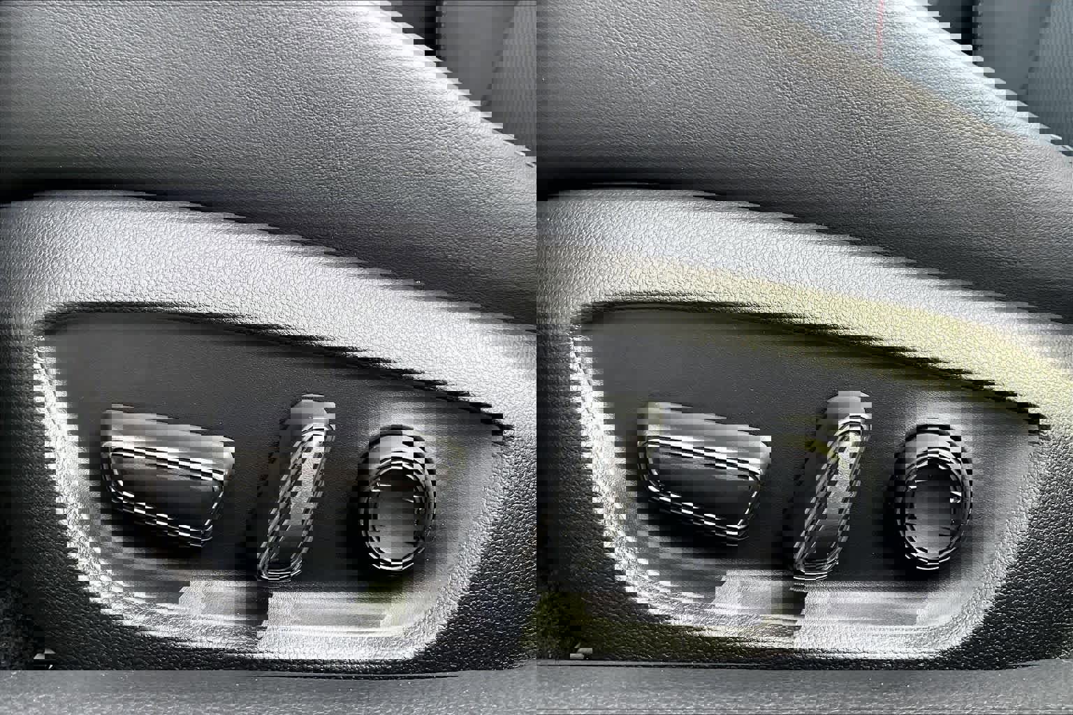 Used 2026 Toyota Prius XSE image 34