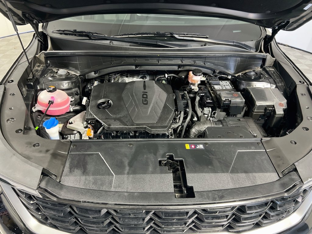 Certified 2025 Kia Sorento LX FWD image 30