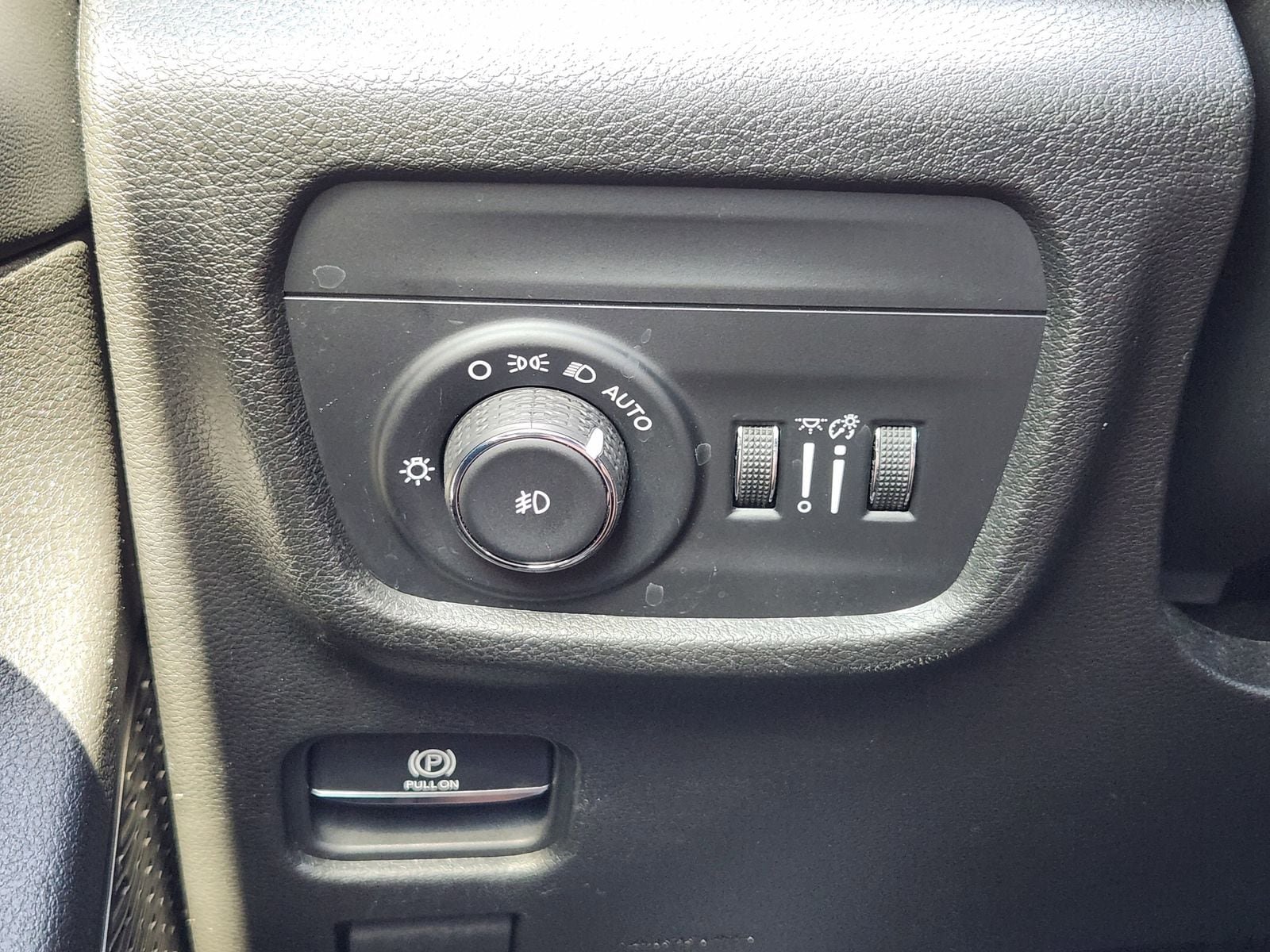 Used 2023 Jeep Grand Cherokee Limited AWD/4WD image 31