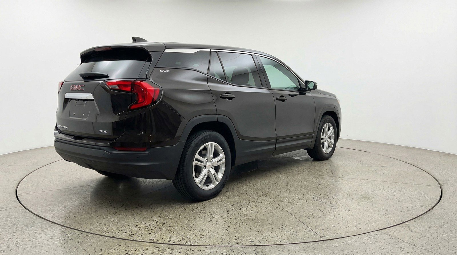 Used 2024 GMC Terrain SLE image 9