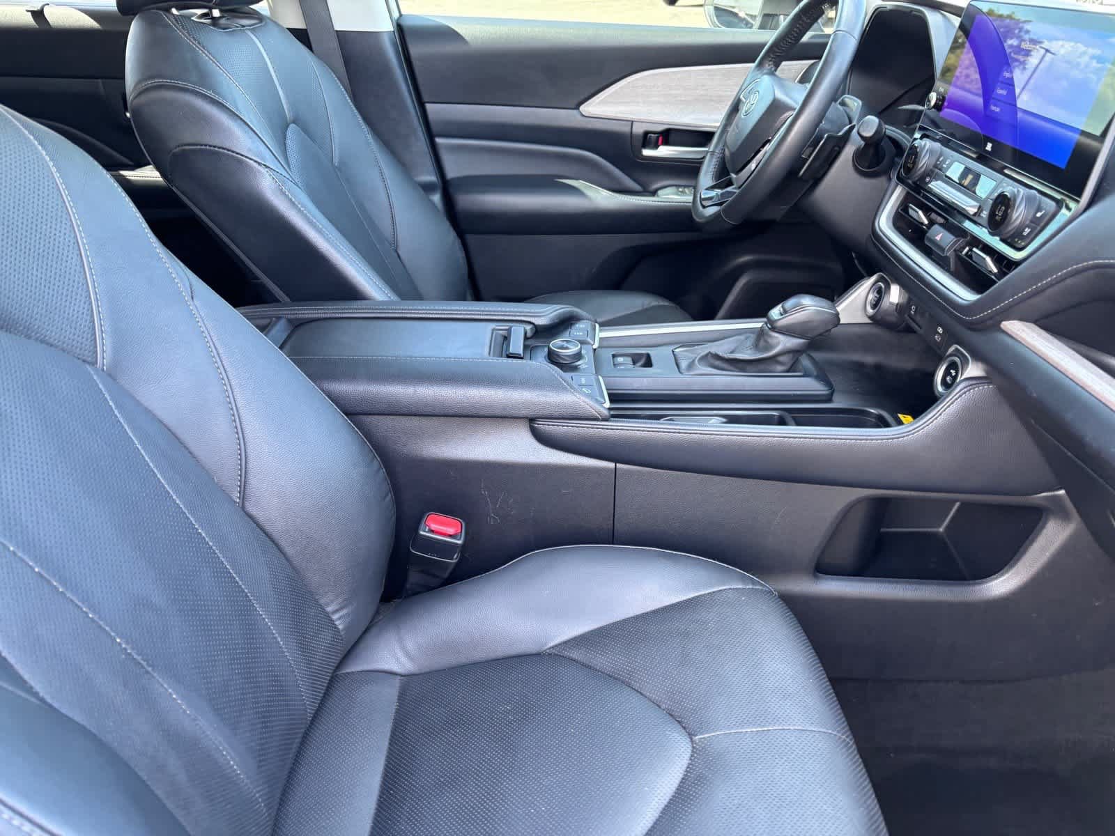 Used 2024 Toyota Grand Highlander AWD image 14