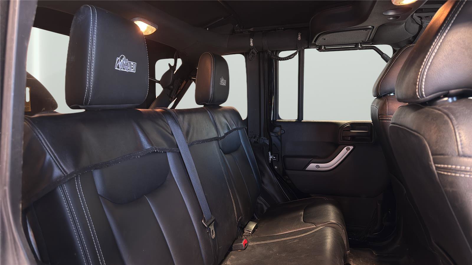 Used 2016 Jeep Wrangler Unlimited Rubicon w/ Dual Top Group AWD/4WD image 16