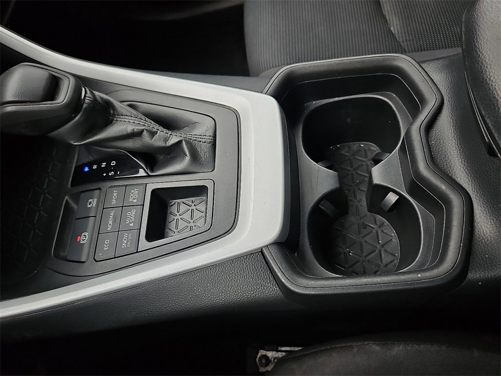 Used 2021 Toyota RAV4 LE image 21