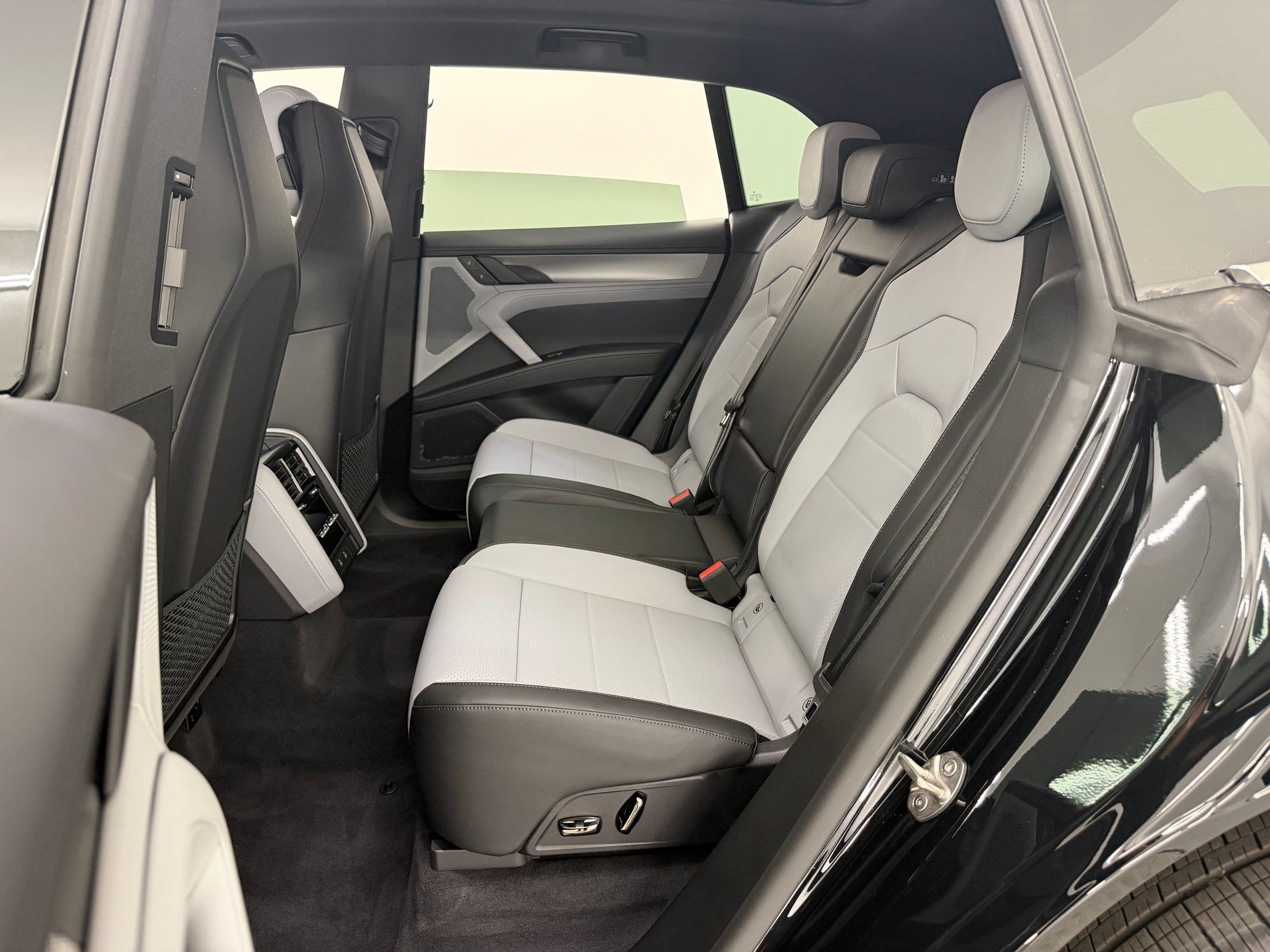 New 2026 Porsche Cayenne Electric AWD/4WD image 25