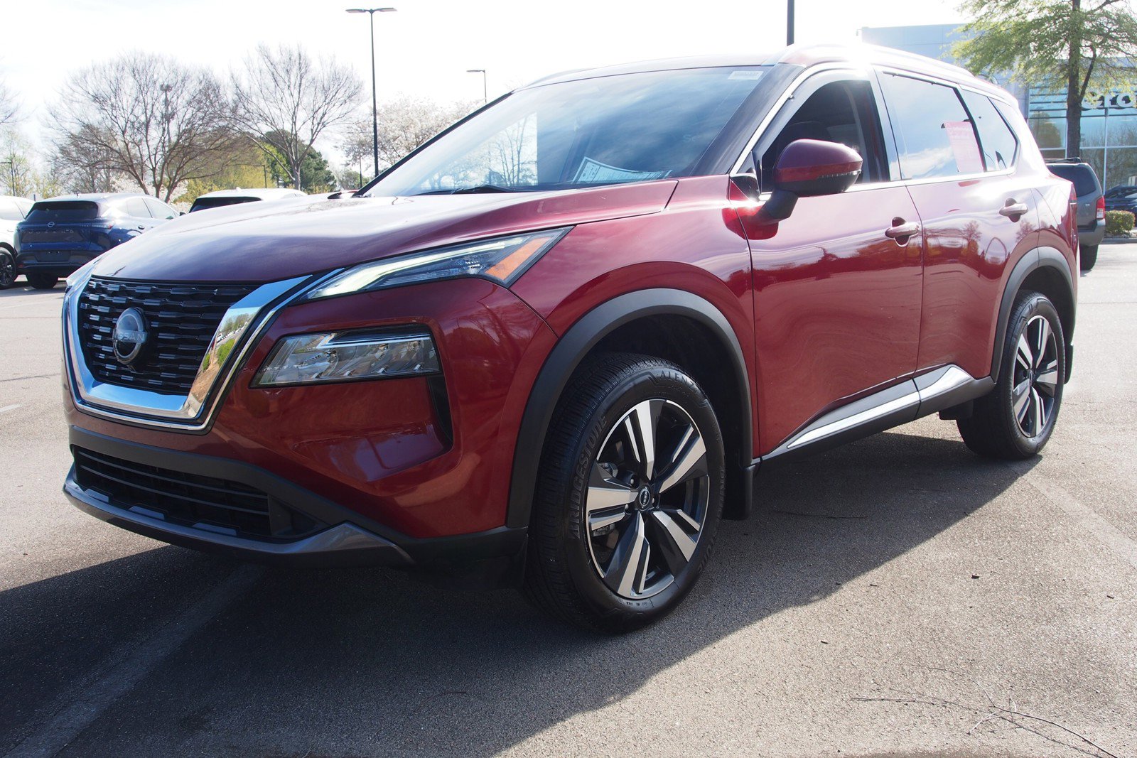 Used 2023 Nissan Rogue SL FWD image 3