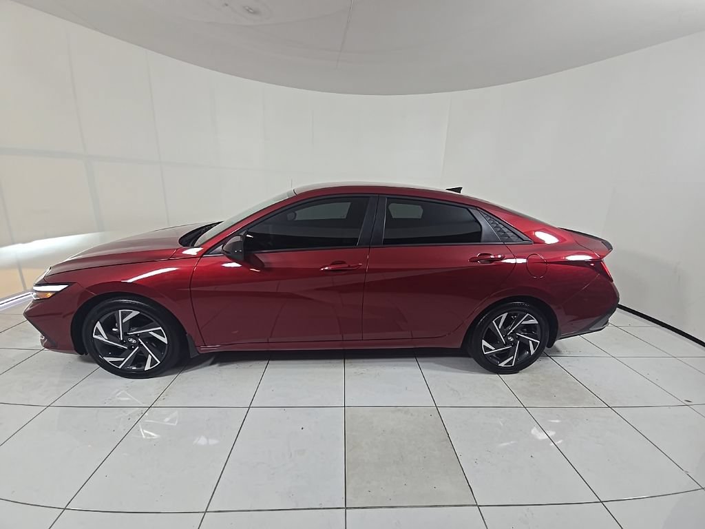 New 2025 Hyundai Elantra SEL FWD image 8