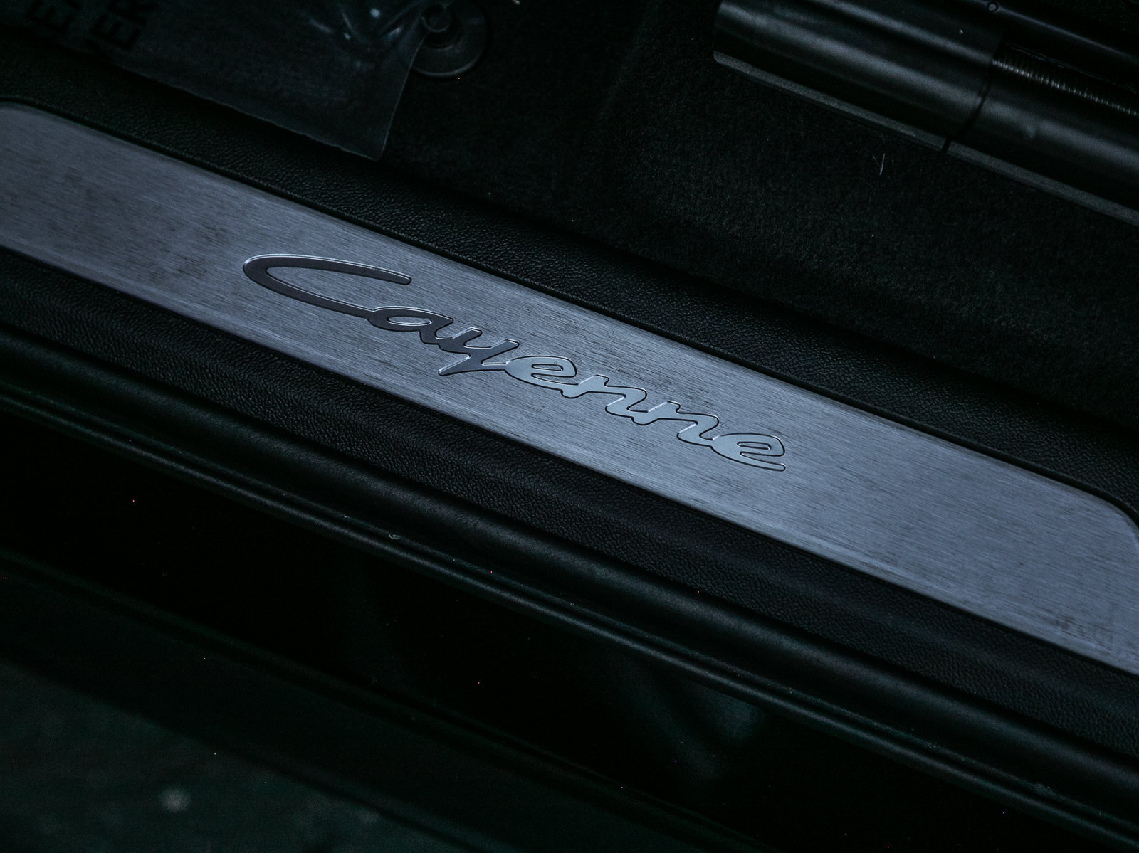 Certified 2025 Porsche Cayenne E-Hybrid Coupe AWD/4WD image 14