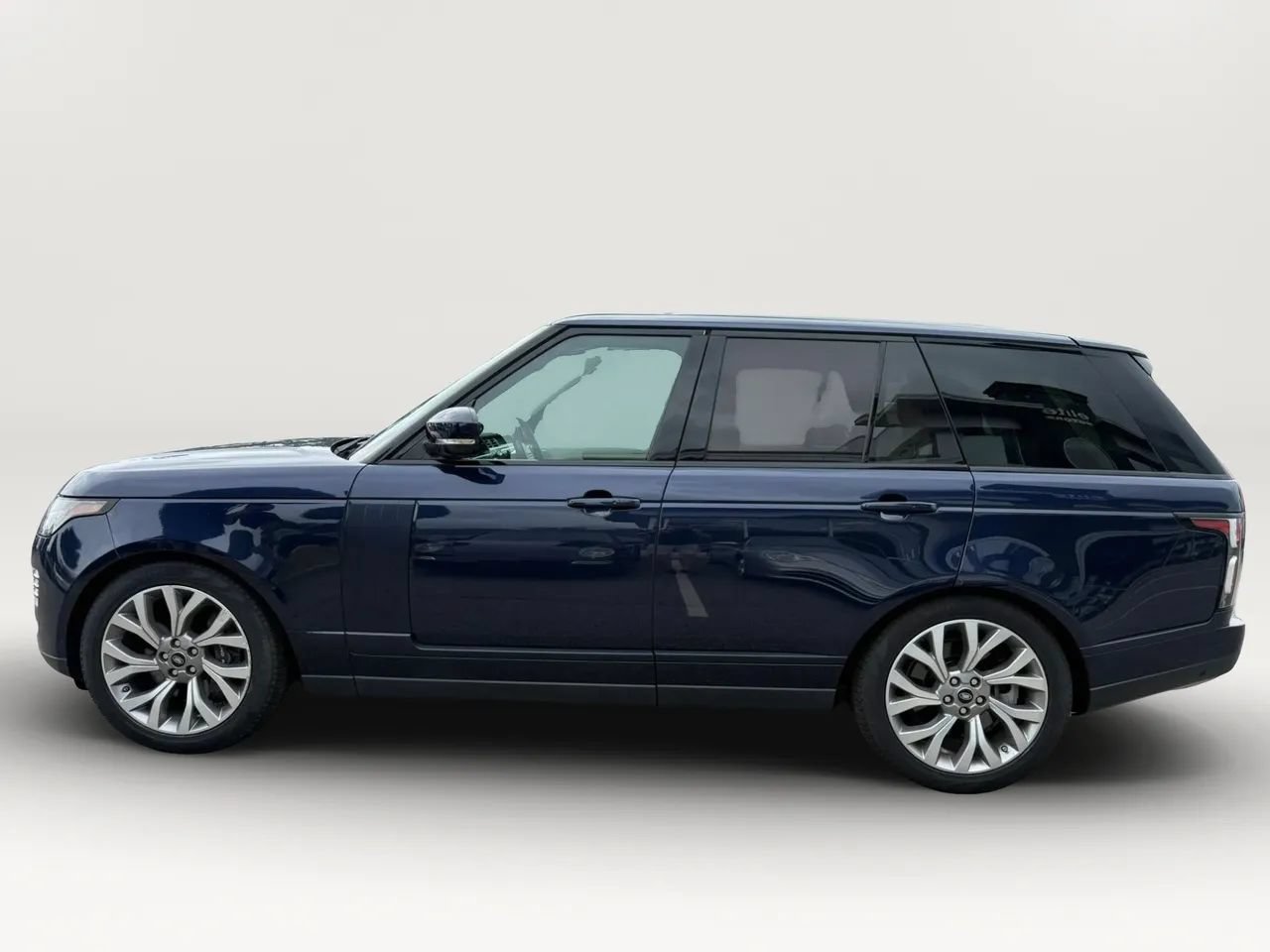 Used 2018 Land Rover Range Rover HSE AWD/4WD image 4