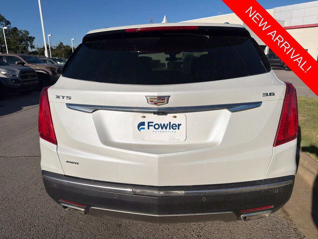 Used 2017 Cadillac XT5 Platinum w/ Driver Assist Package AWD/4WD image 5
