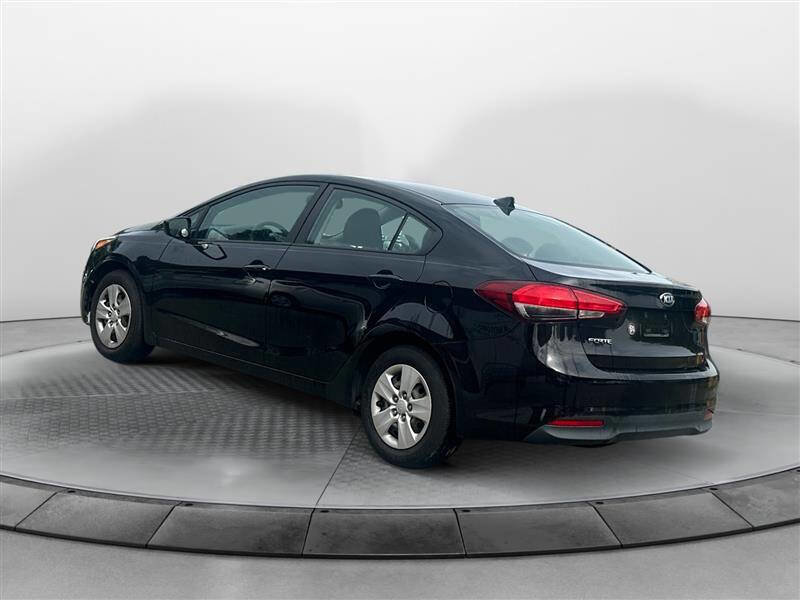 Used 2017 Kia Forte LX image 3