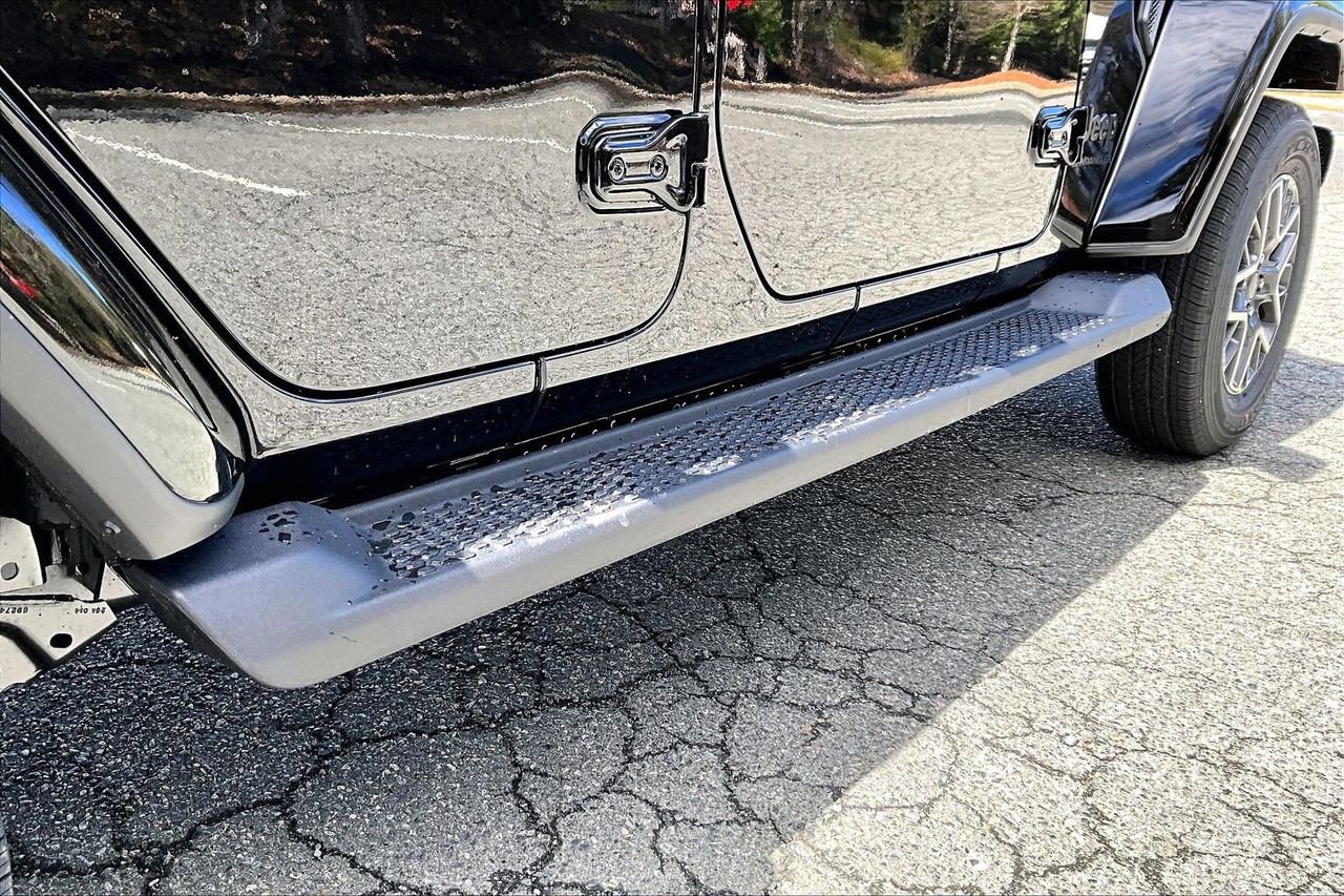 New 2026 Jeep Wrangler Sahara AWD/4WD image 10