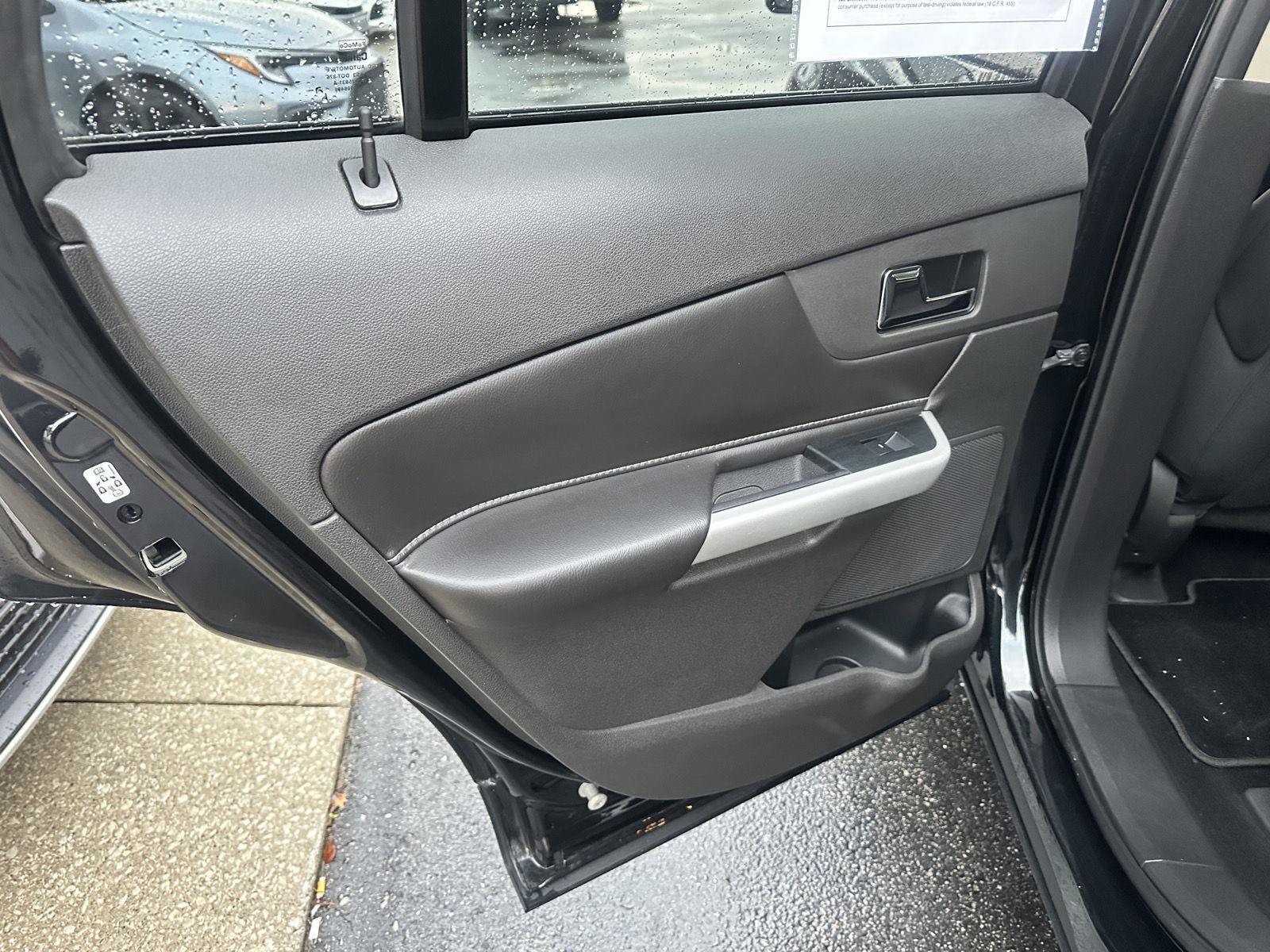 Used 2013 Ford Edge SE FWD image 15