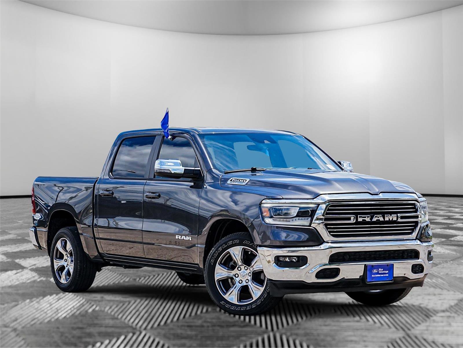 Used 2023 RAM 1500 Laramie AWD/4WD image 1