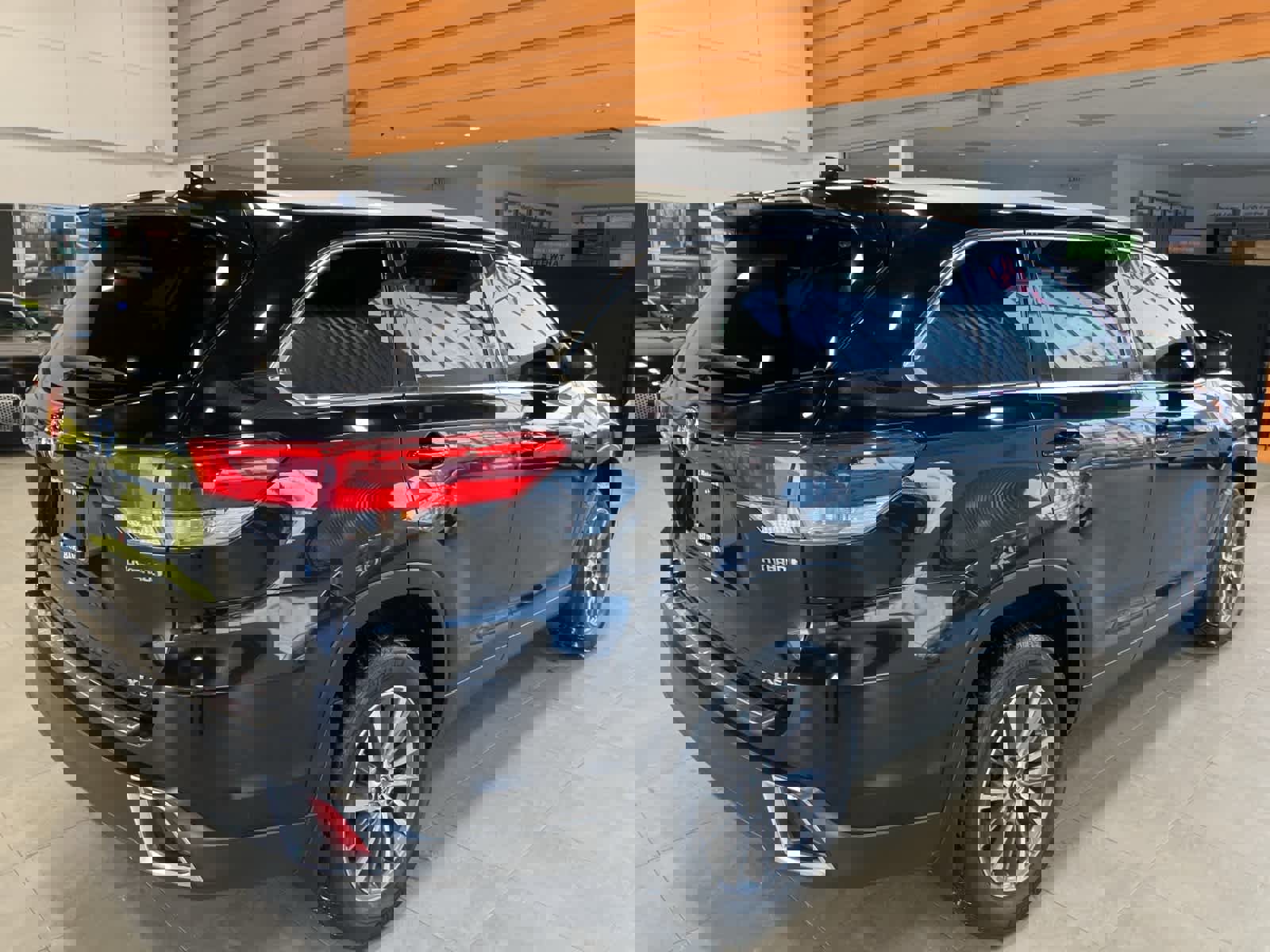 Used 2019 Toyota Highlander XLE image 5