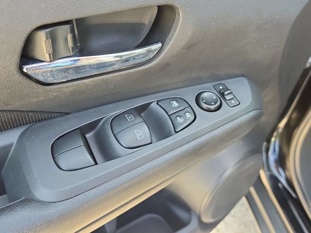 Certified 2021 Nissan Kicks SV FWD image 19