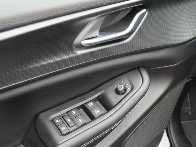 New 2025 Jeep Grand Cherokee Altitude image 12