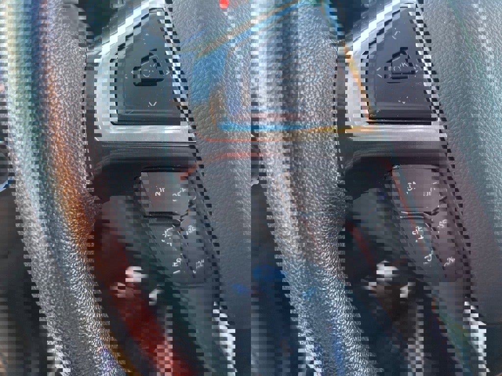 Used 2024 Ford Edge SEL image 8