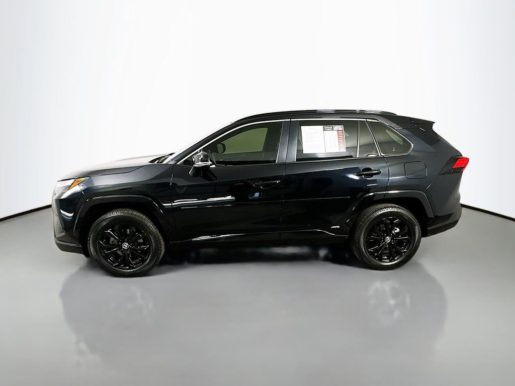 Used 2022 Toyota RAV4 SE w/ Convenience Package image 5