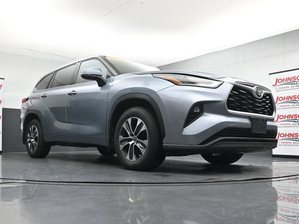 Used 2021 Toyota Highlander XLE AWD/4WD image 35