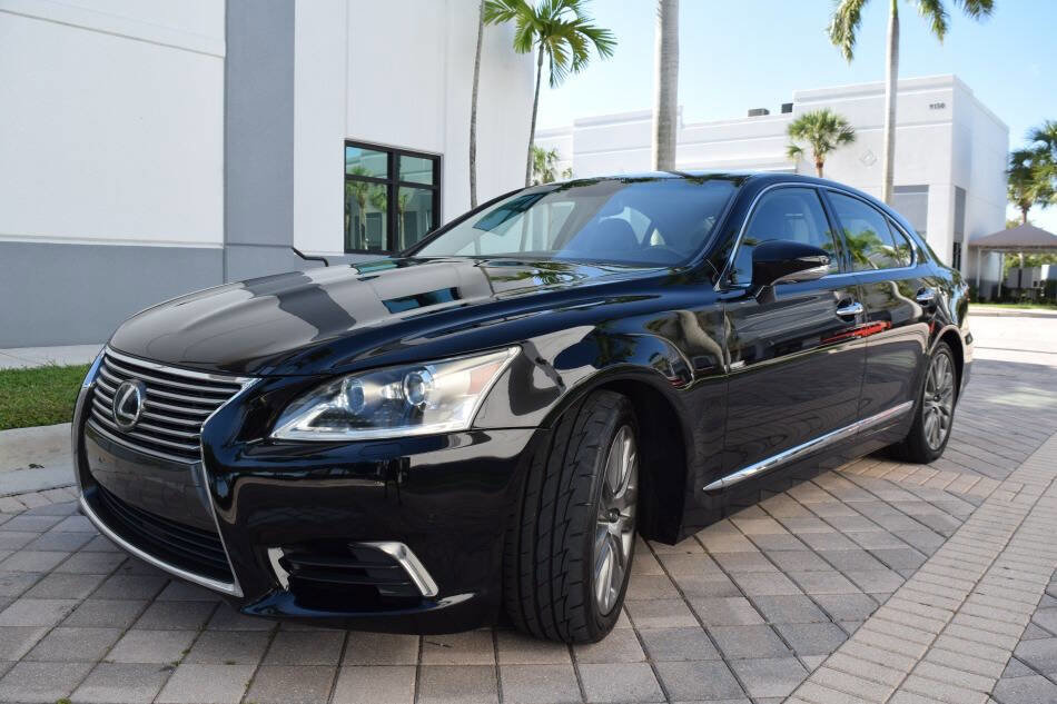 Used 2013 Lexus LS 460 AWD w/ Comfort Pkg image 2