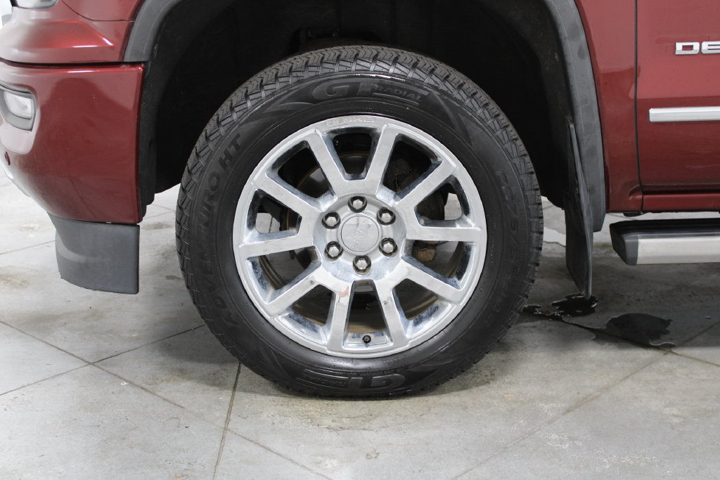 Used 2016 GMC Sierra 1500 Denali w/ Enhanced Driver Alert Package AWD/4WD image 18