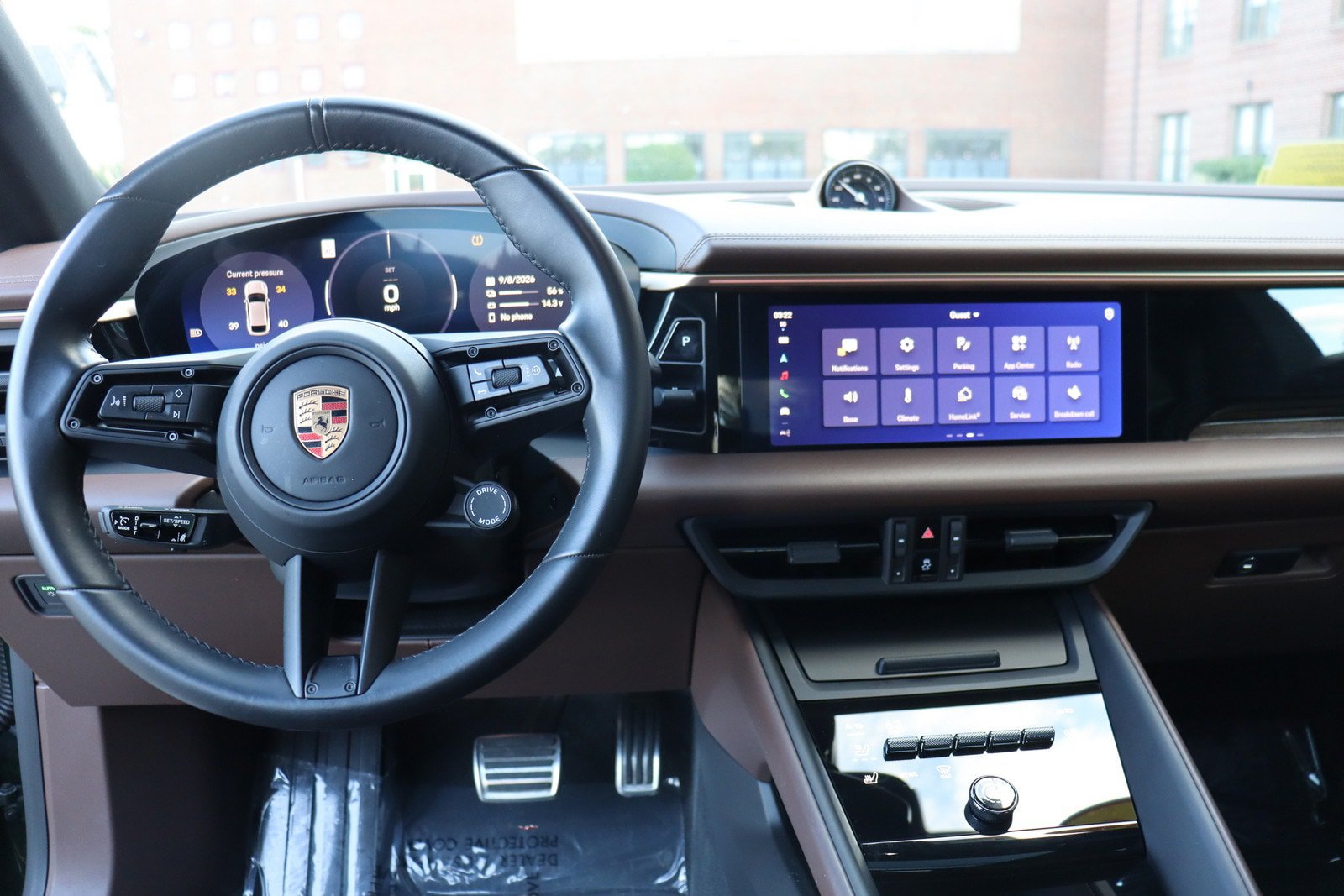 Used 2025 Porsche Macan 4S Electric AWD/4WD image 22