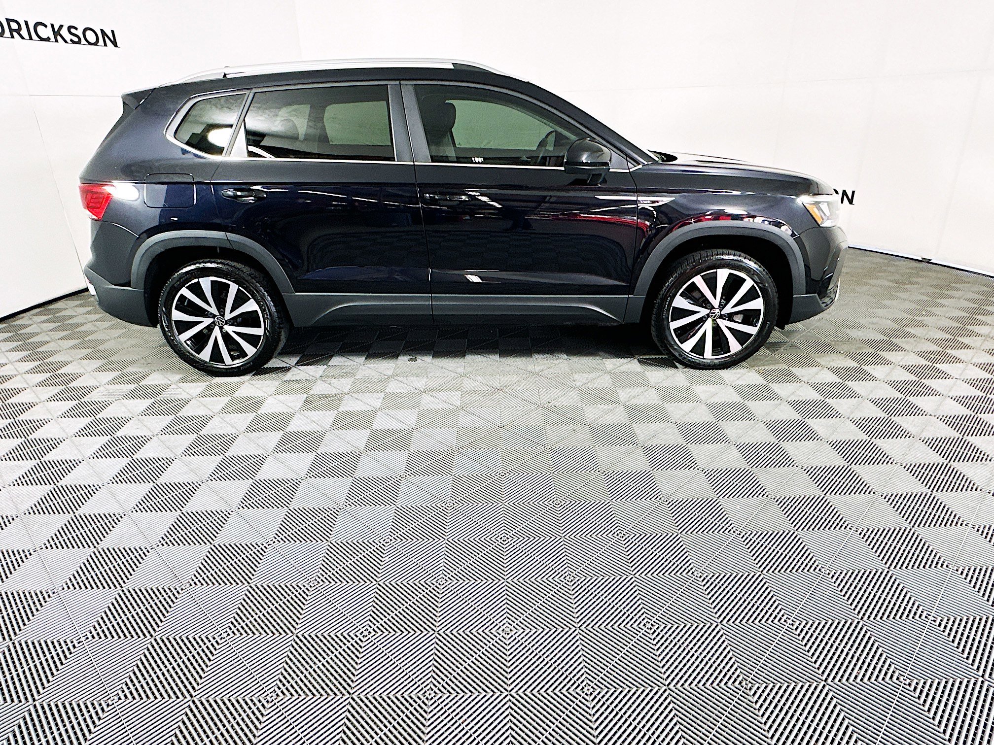 Used 2024 Volkswagen Taos SE video 2