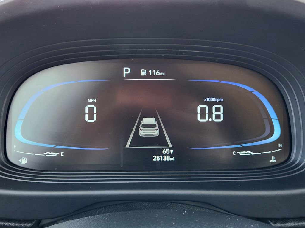 Used 2024 Hyundai Venue Limited image 16