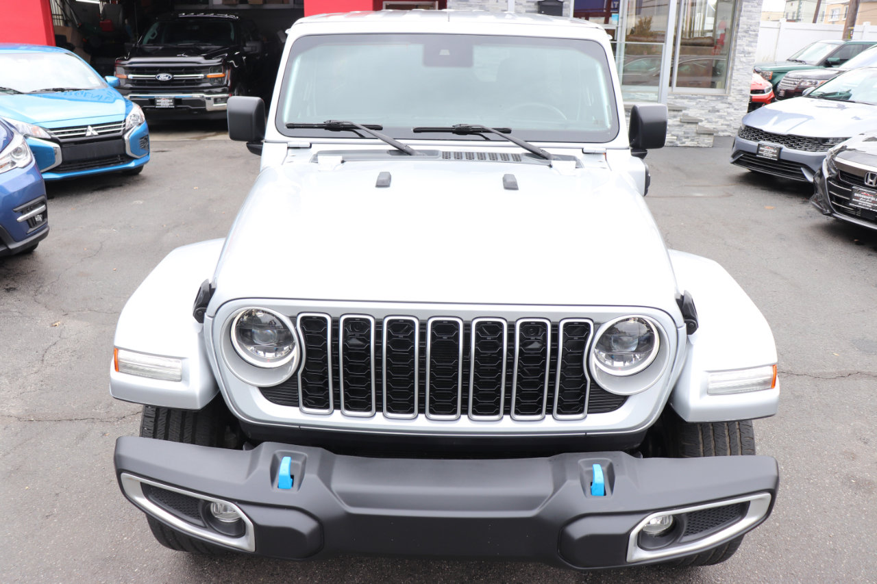 Used 2024 Jeep Wrangler Sahara image 9