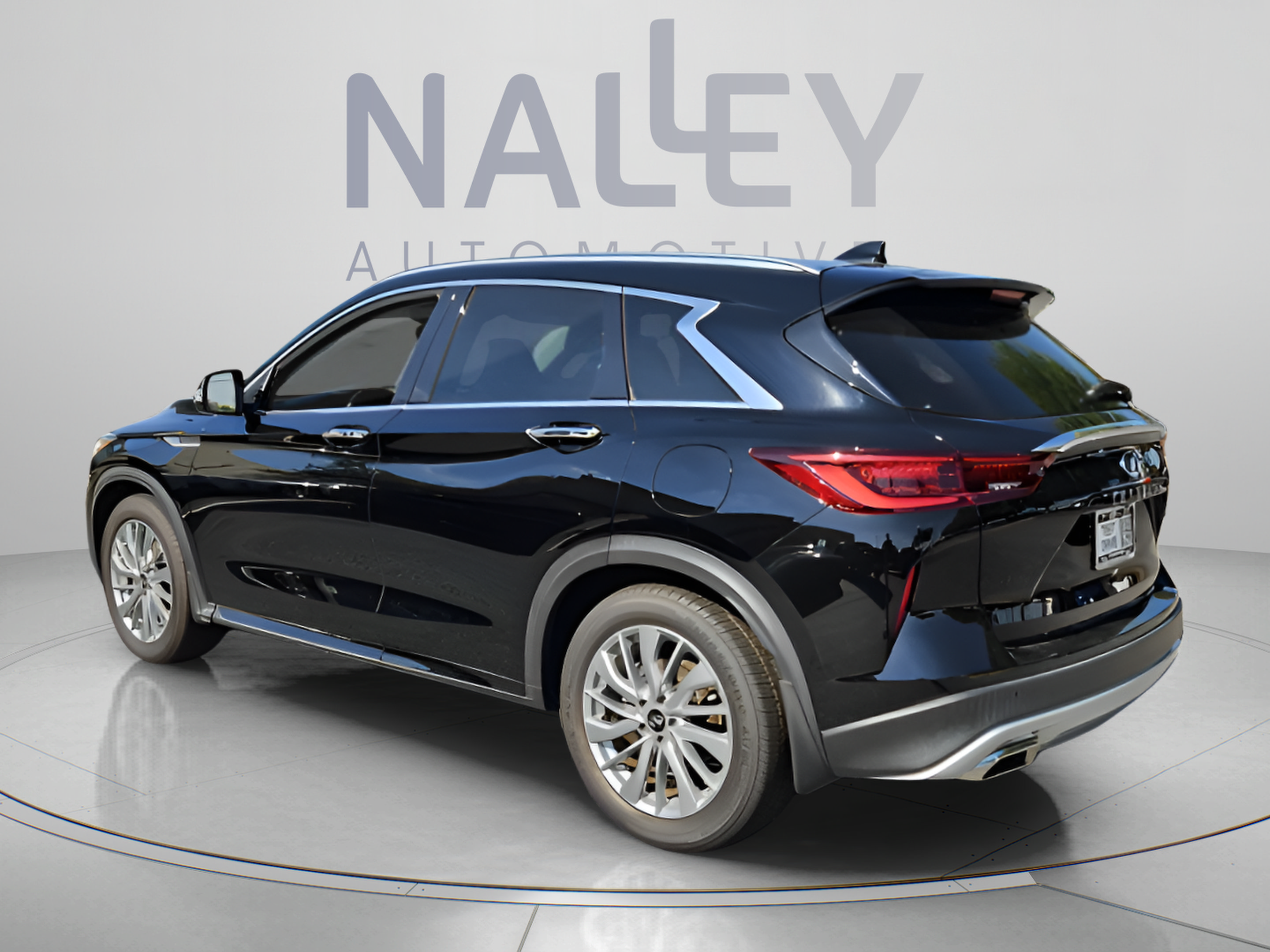 Used 2023 INFINITI QX50 Luxe FWD image 3