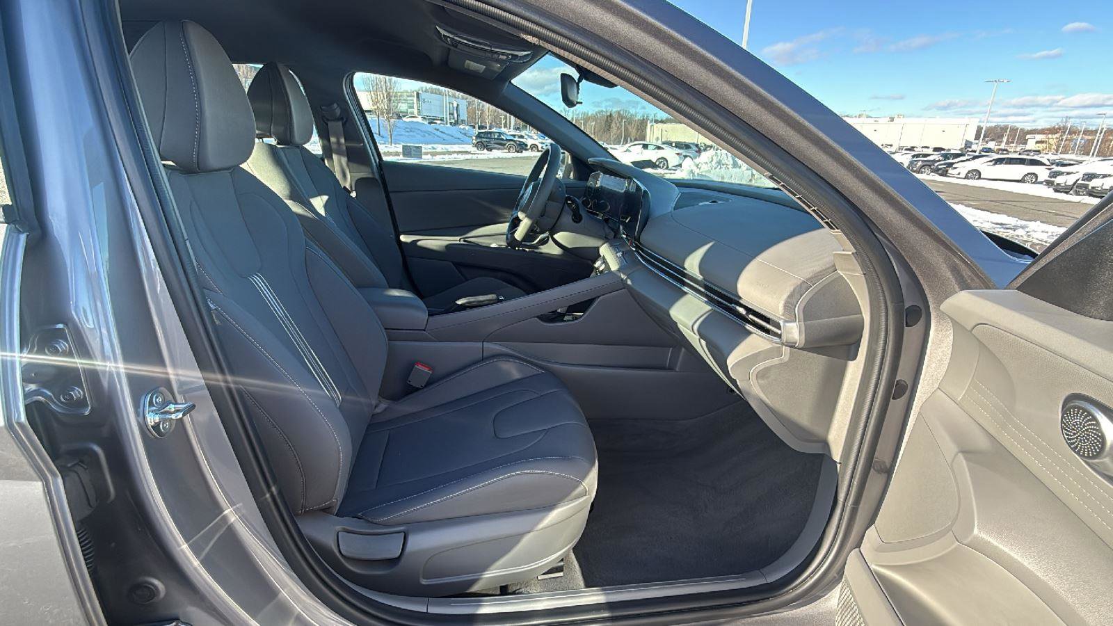 Used 2024 Hyundai Elantra SEL image 17