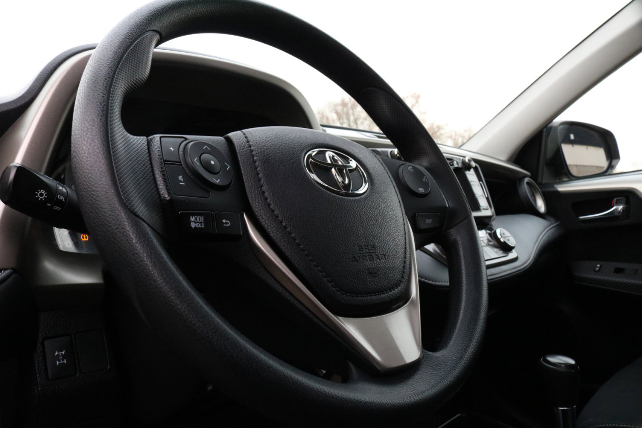 Used 2015 Toyota RAV4 XLE image 23