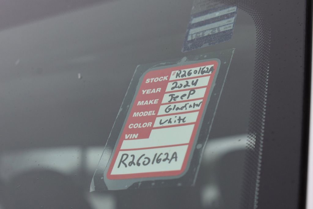 Used 2024 Jeep Gladiator Rubicon w/ Technology Group image 35