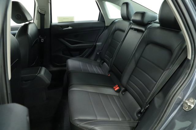 Certified 2022 Volkswagen Jetta SE image 32