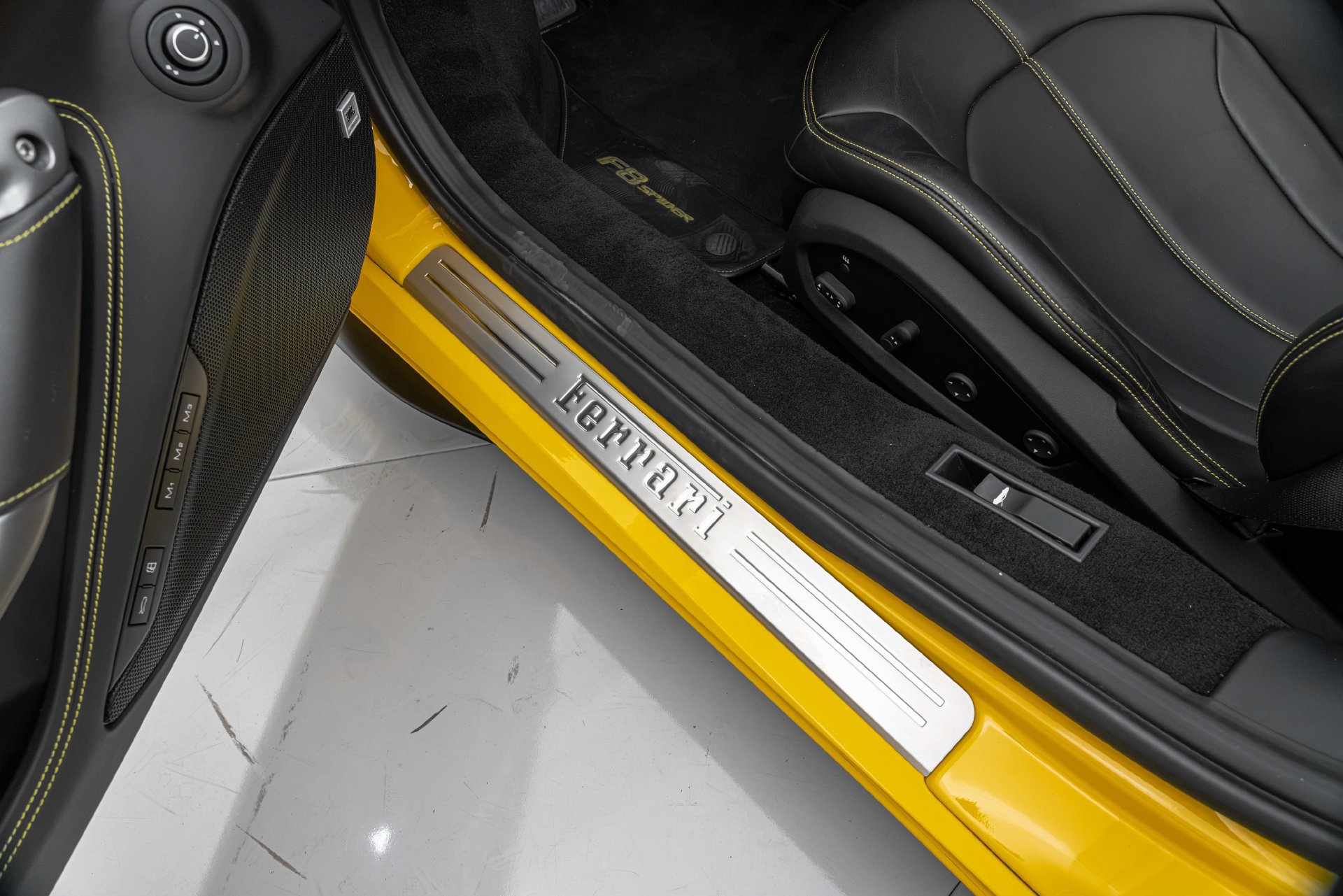 Certified 2021 Ferrari F8 Tributo RWD image 35