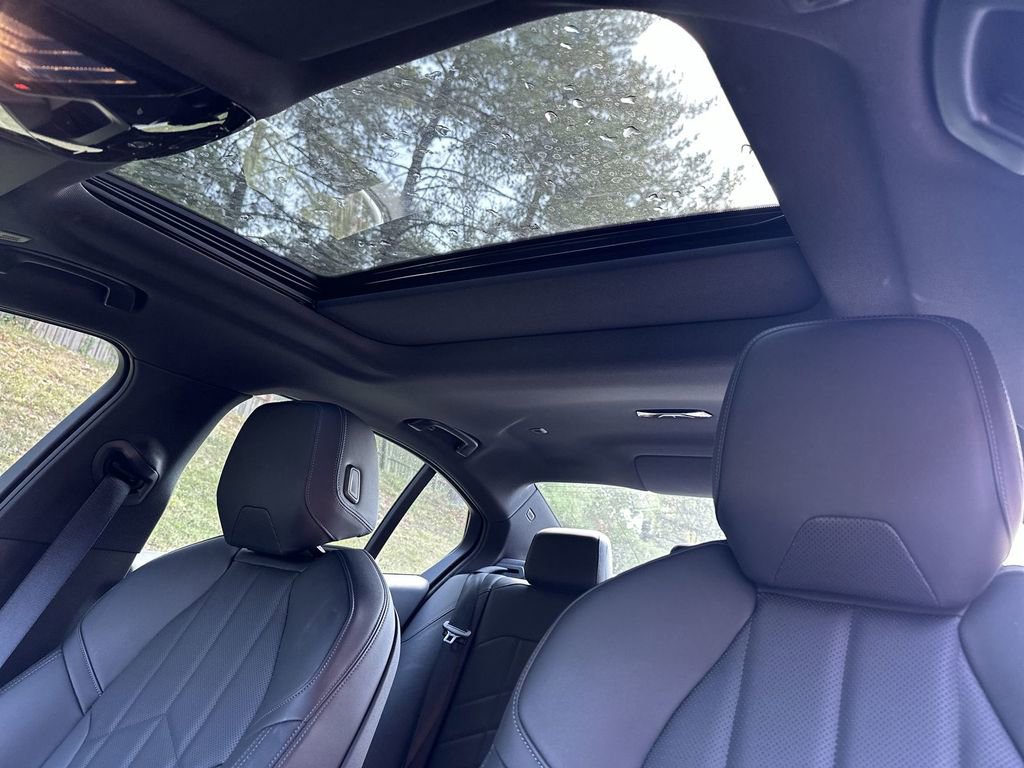 Used 2025 BMW 530i xDrive w/ Premium Package image 27