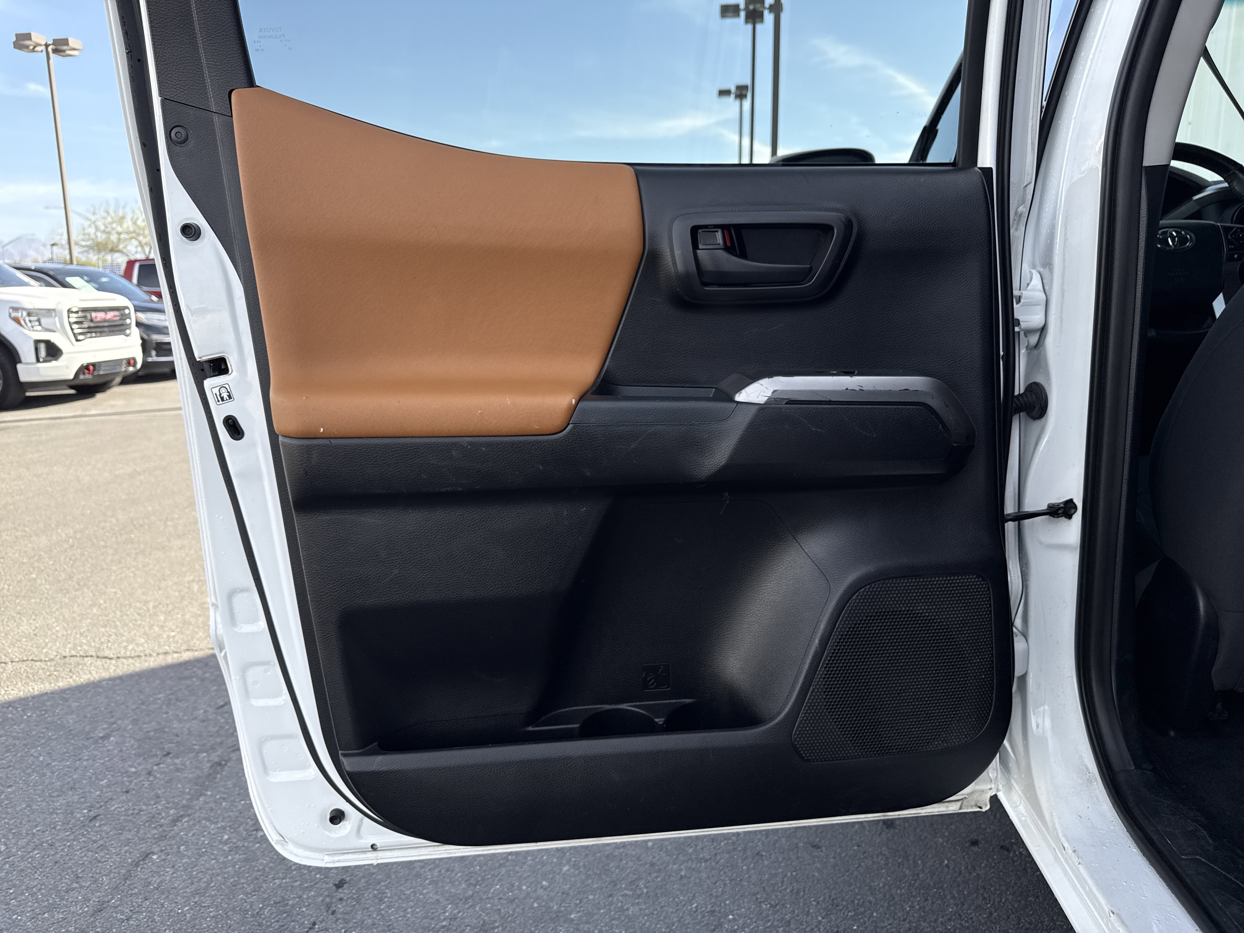 Used 2017 Toyota Tacoma SR5 w/ Tow Package image 22